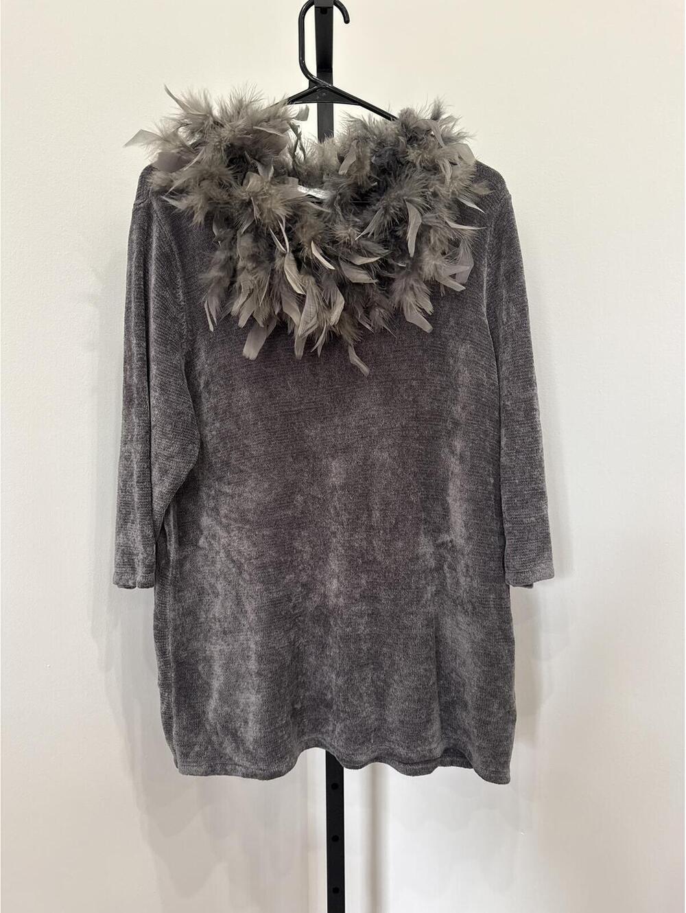 Valerie Stevens II 2x Gray Fuzzy Long Sleeve Dress with Feather Collar